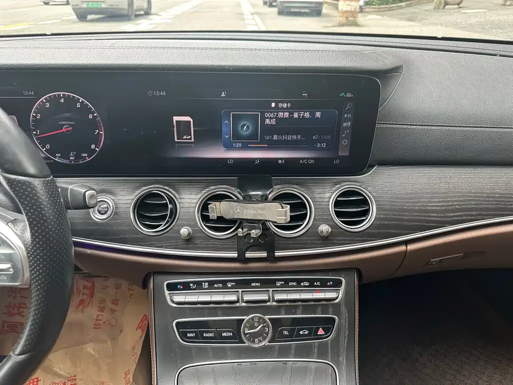 Mercedes-Benz E-Class 2019 — фото 26