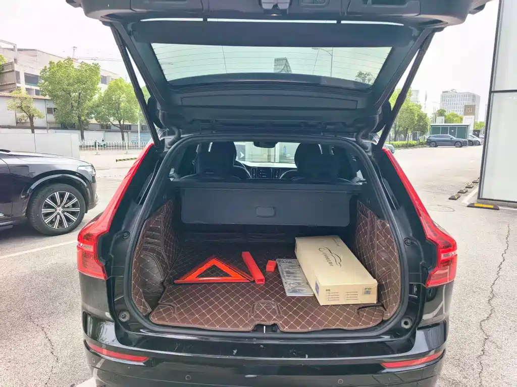 Volvo XC60 2020 — фото 12