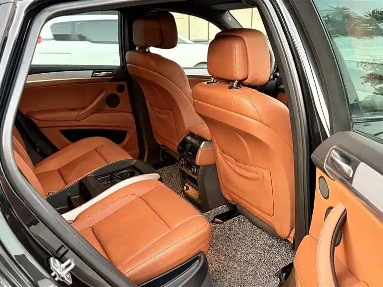 BMW X6 M 2011 — фото 17
