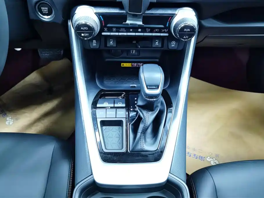 Toyota RAV4 2025 — фото 16