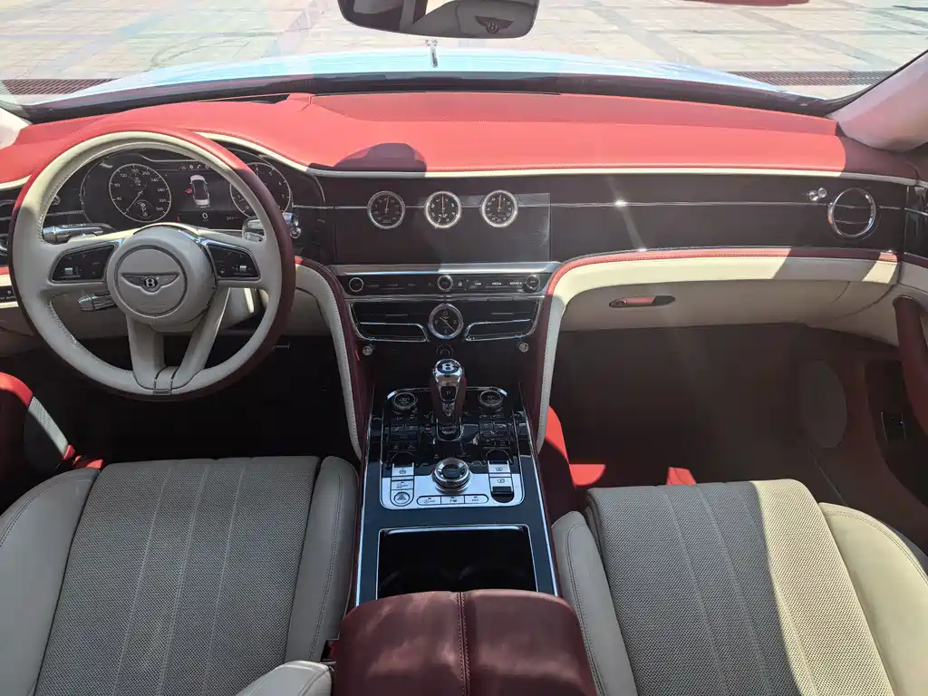 Bentley Flying Spur 2023 — фото 13