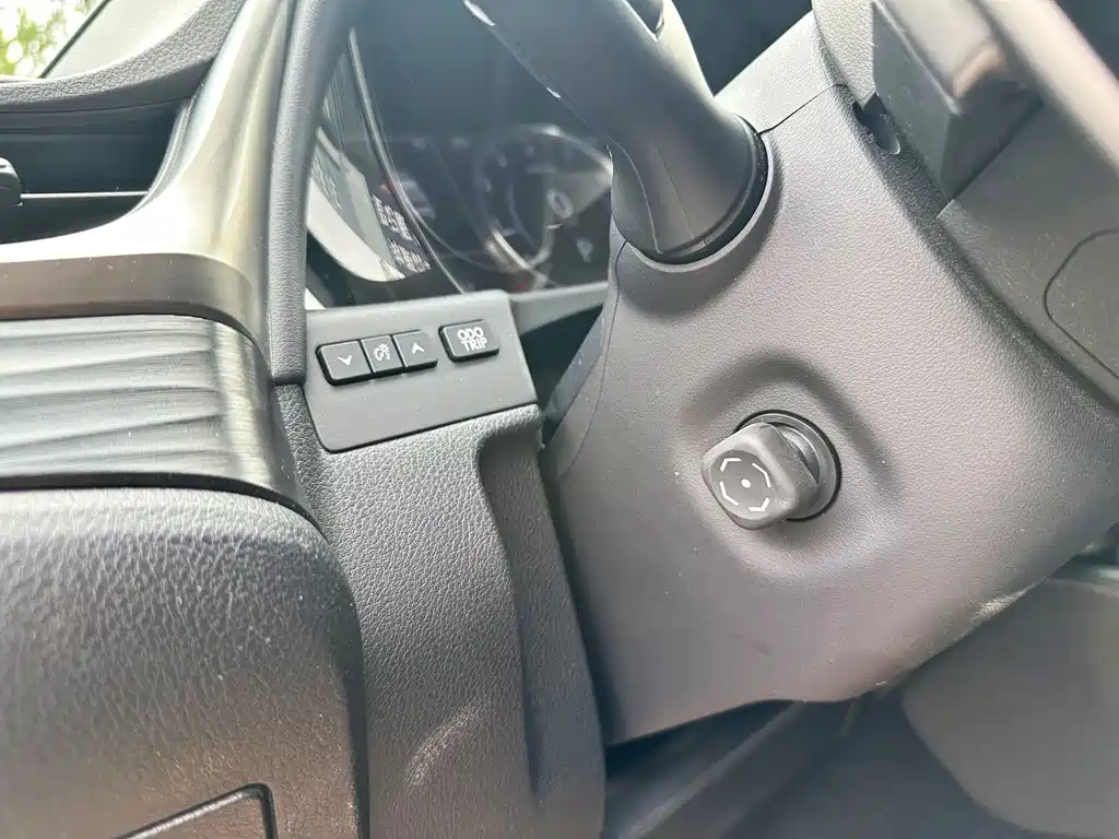 Lexus ES 2020 — фото 13
