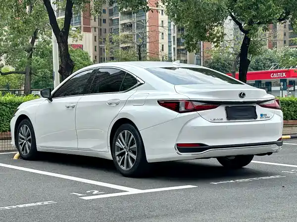 Lexus ES 2020