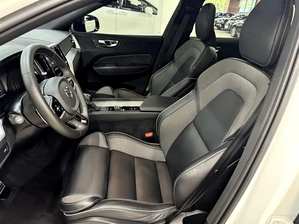 Volvo XC60 2020 — фото 21