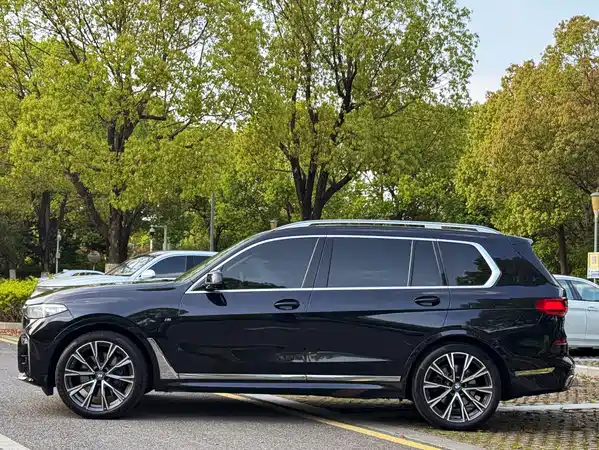 BMW X7 2021