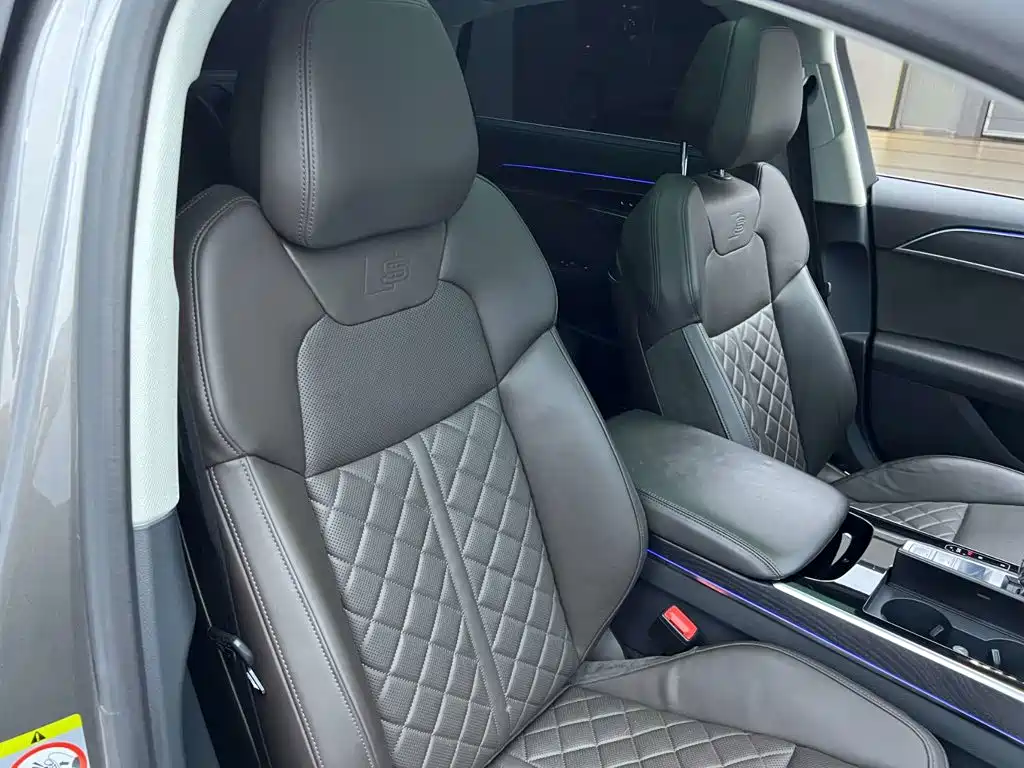 Audi A8 2021 — фото 15