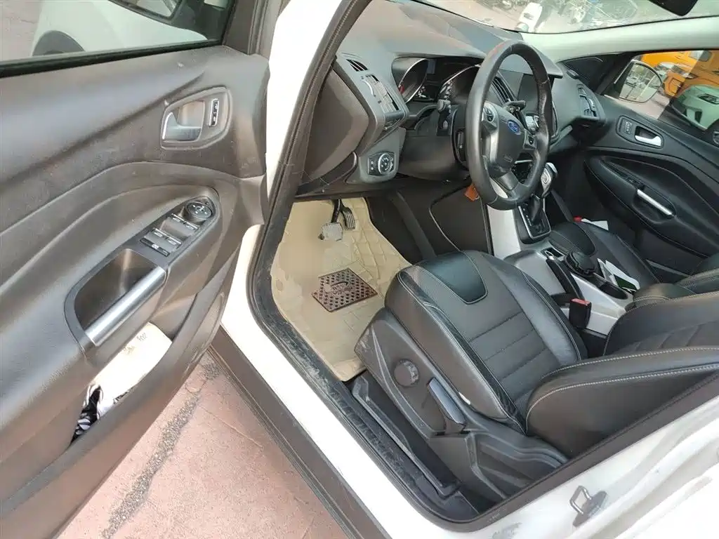 Ford Kuga 2015 — фото 12