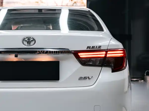 Toyota Reiz 2013