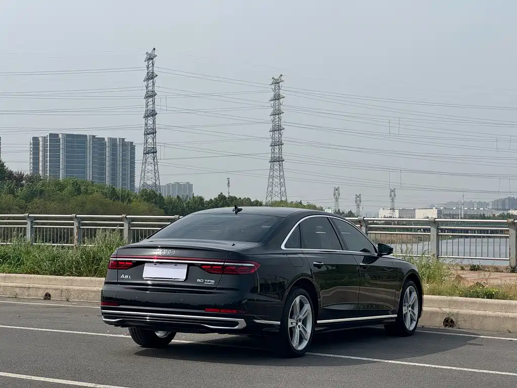 Audi A8 2023 — фото 16