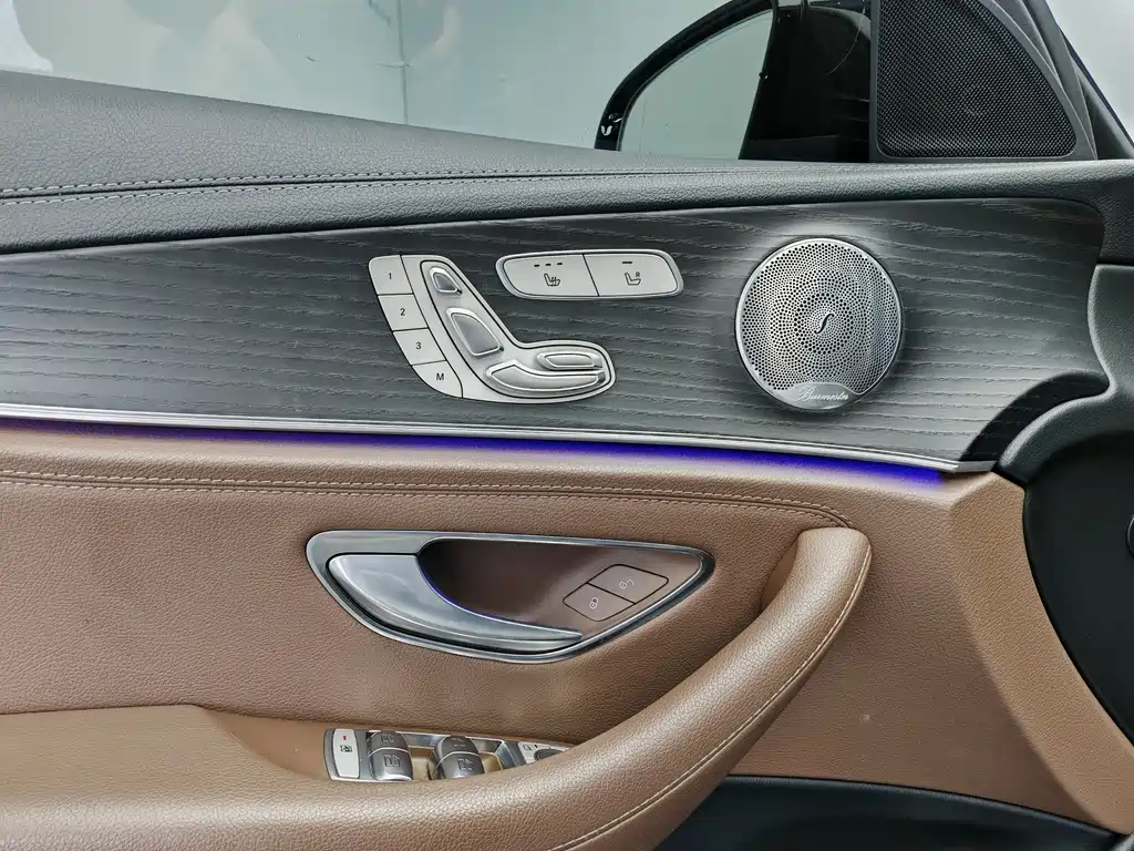 Mercedes-Benz E-Class 2020 — фото 19