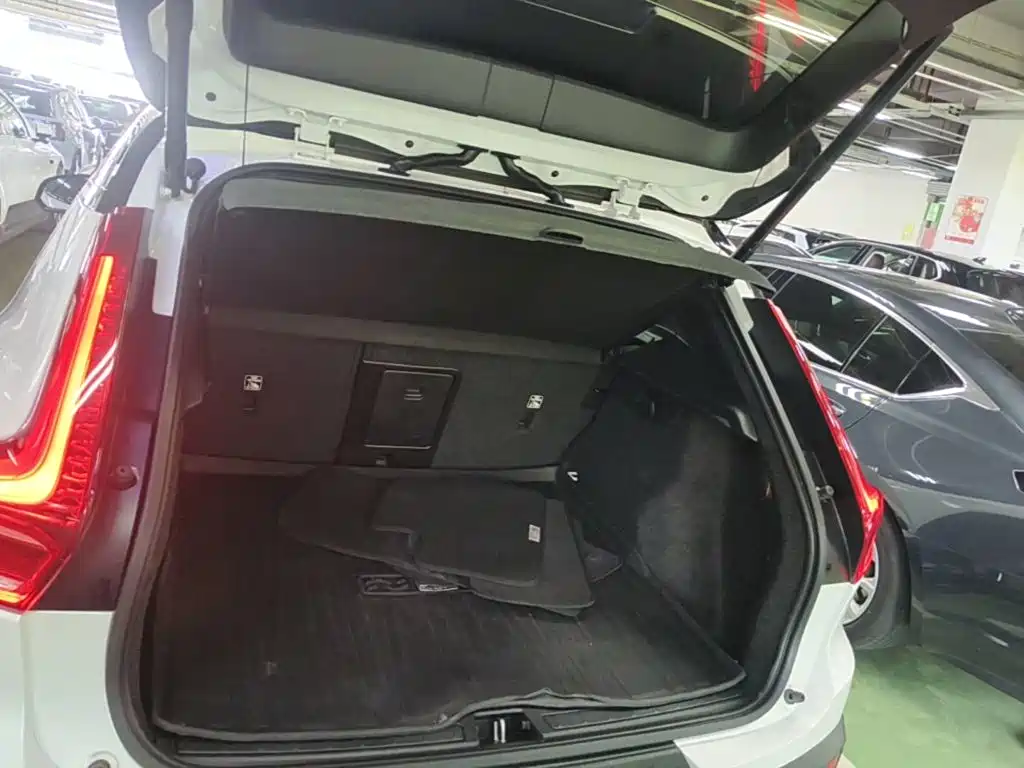 Volvo XC40 New Energy 2023 — фото 19