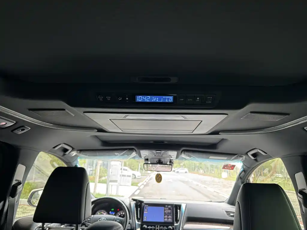 Toyota Alphard 2023 — фото 5