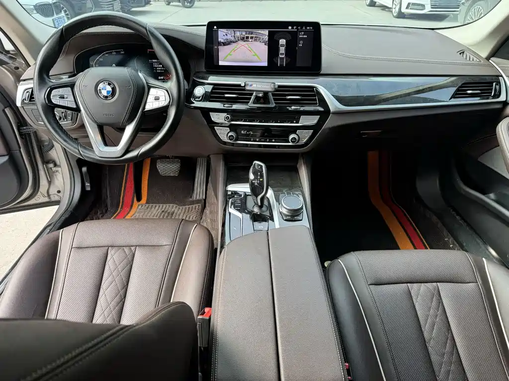 BMW 5 Series 2021 — фото 11