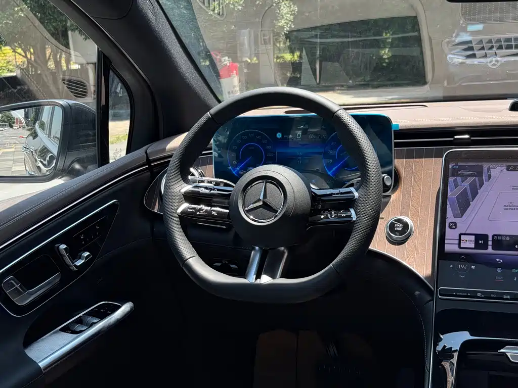 Mercedes-Benz EQE SUV 2025 — фото 12