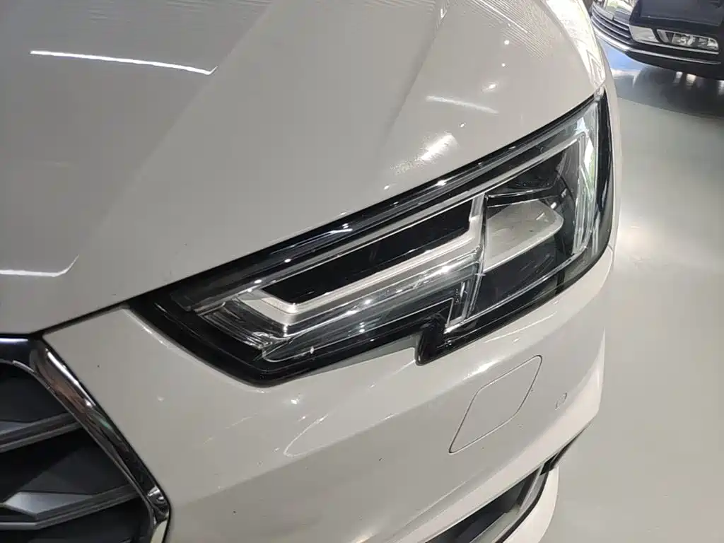 Audi A4L 2019 — фото 24