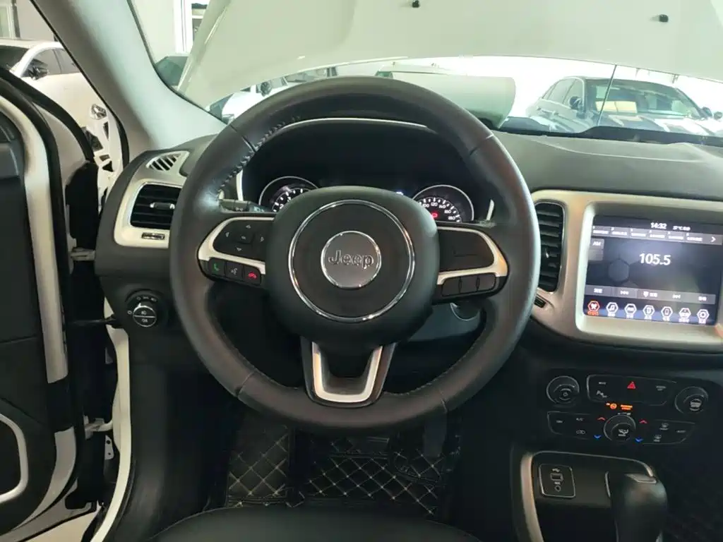 Jeep Compass 2019 — фото 11