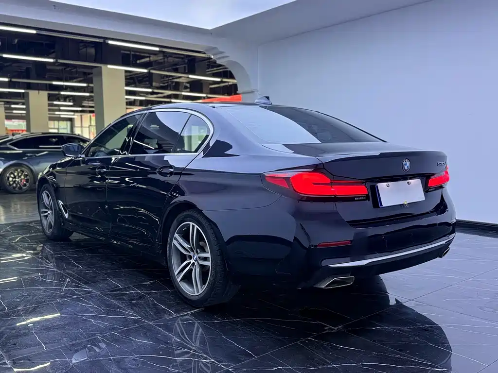 BMW 5 Series 2023 — фото 18