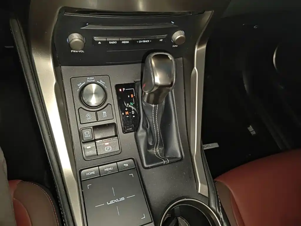 Lexus NX 2018 — фото 14