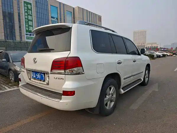 Lexus LX 2013