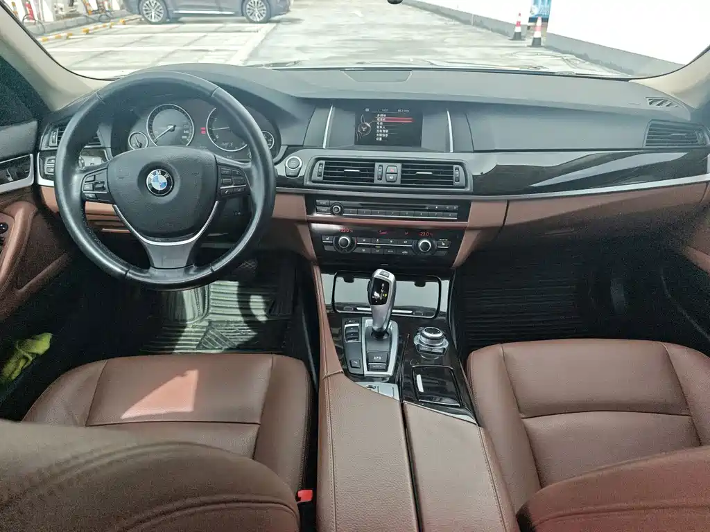 BMW 5 Series 2016 — фото 7