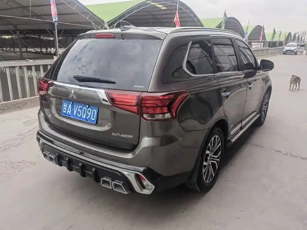 Mitsubishi Outlander 2018 — фото 7