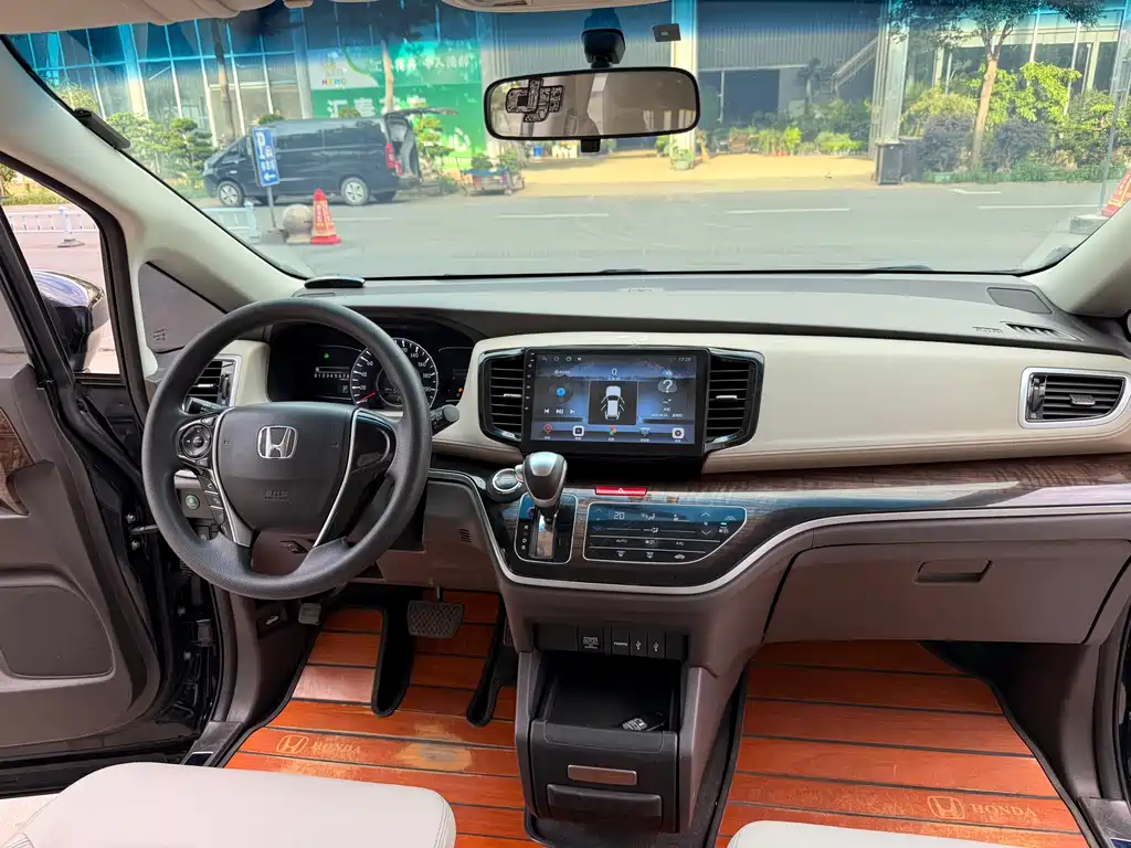 Honda Odyssey 2015 — фото 11