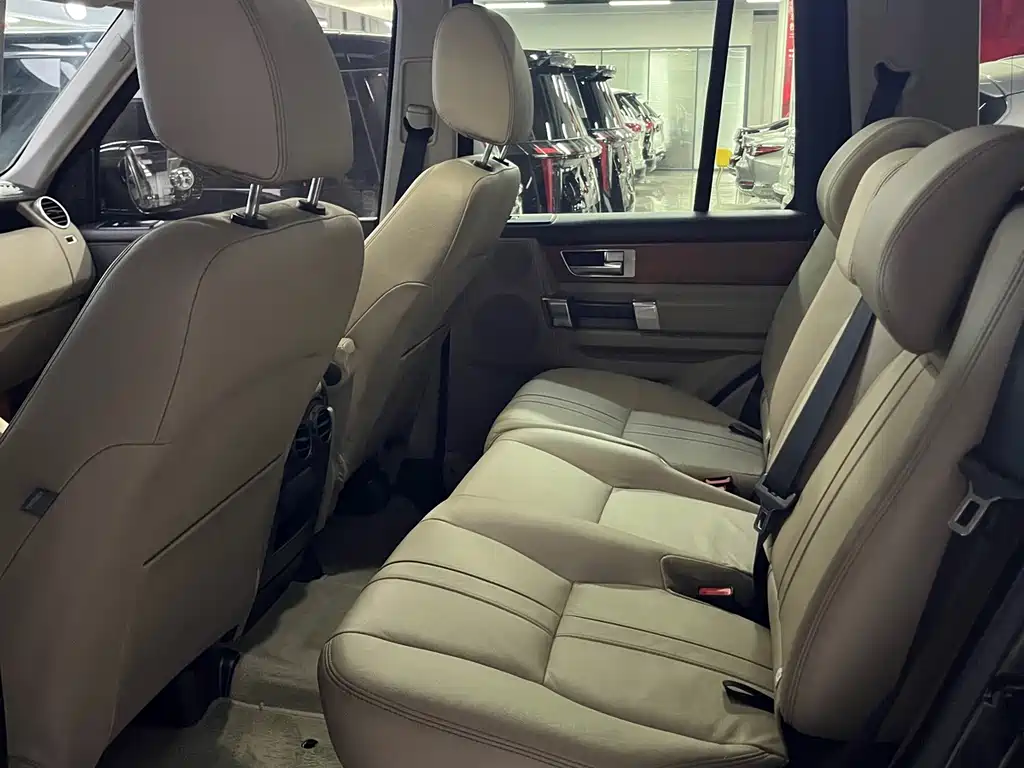 Land Rover Discovery 2015 — фото 15