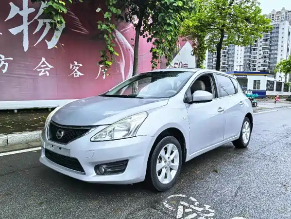 Nissan Tiida 2015