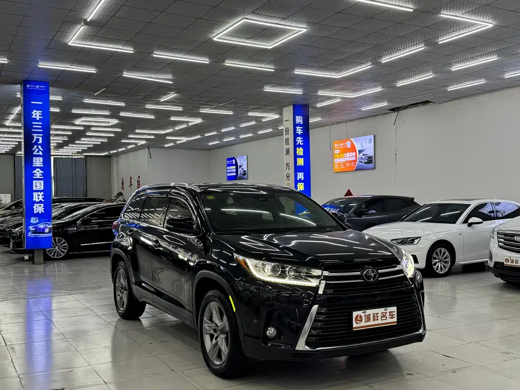 Toyota Highlander 2018 — фото 1