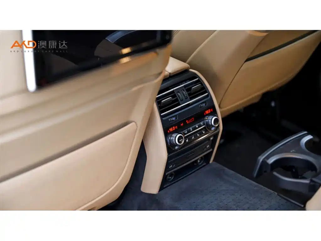 BMW 7 Series 2015 — фото 9