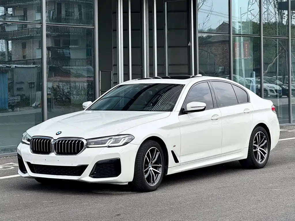 BMW 5 Series 2021 — фото 1