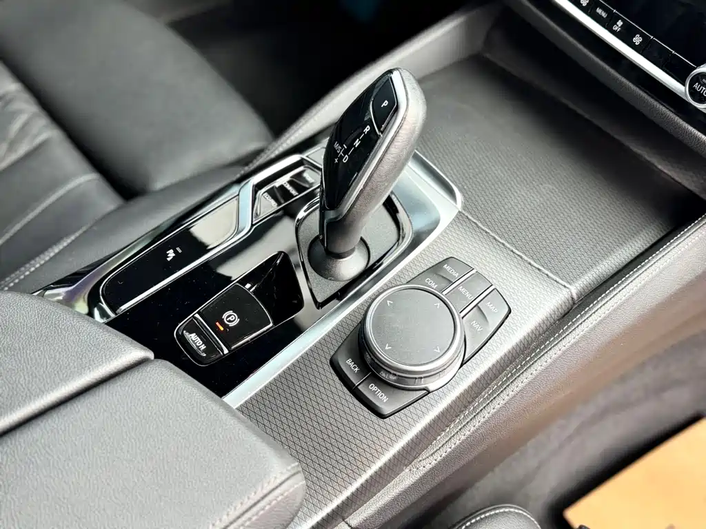 BMW 5 Series 2021 — фото 13