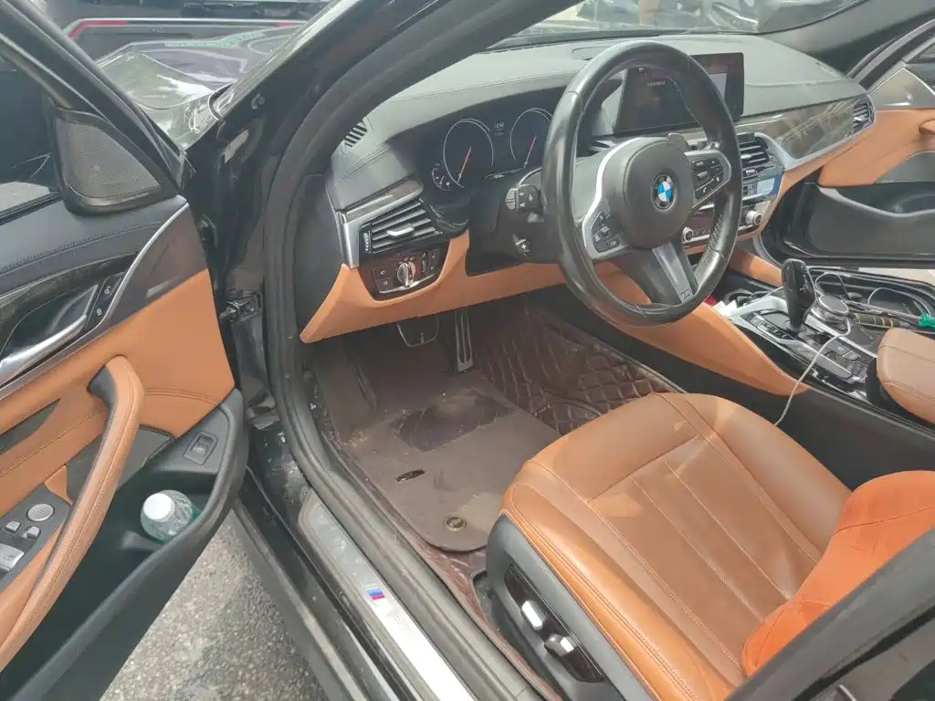 BMW 5 Series 2018 — фото 12