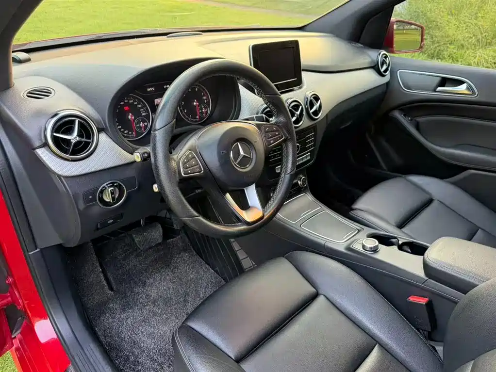 Mercedes-Benz B-Class 2016 — фото 11