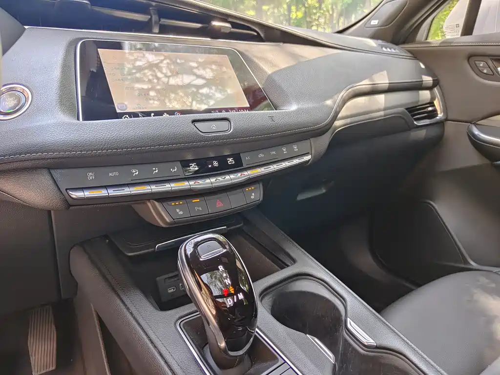Cadillac XT4 2021 — фото 15