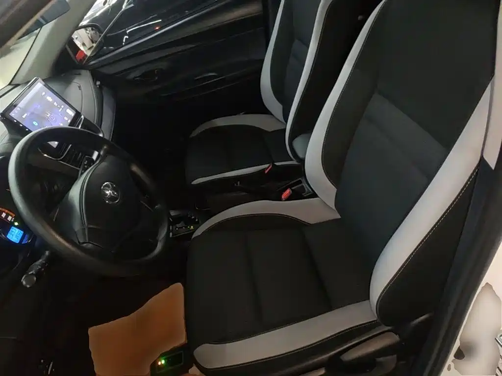 Toyota Yaris L 2020 — фото 15