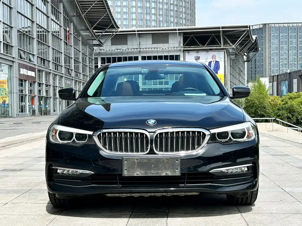 BMW 5 Series 2018 — фото 2