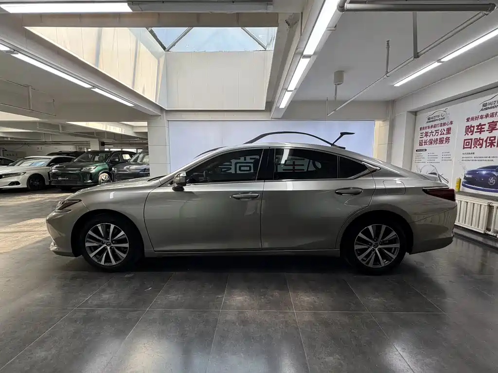 Lexus ES 2019 — фото 4