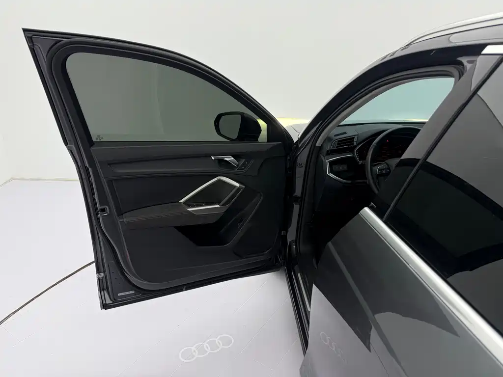Audi Q3 2023 — фото 23