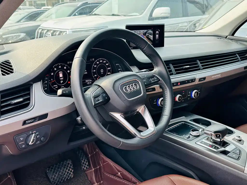 Audi Q7 2018 — фото 8