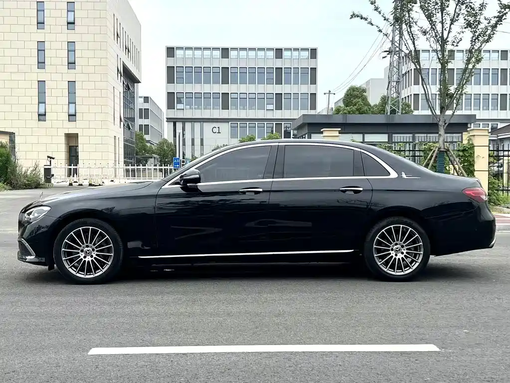 Mercedes-Benz E-Class 2023 — фото 7