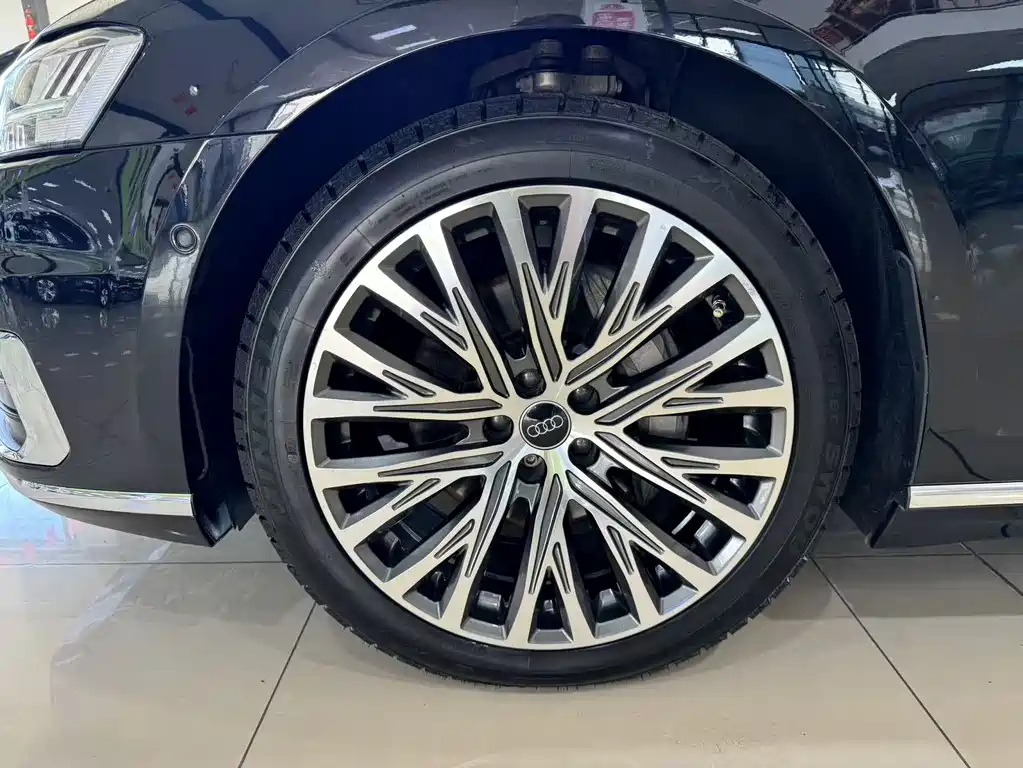 Audi A8 2021 — фото 17