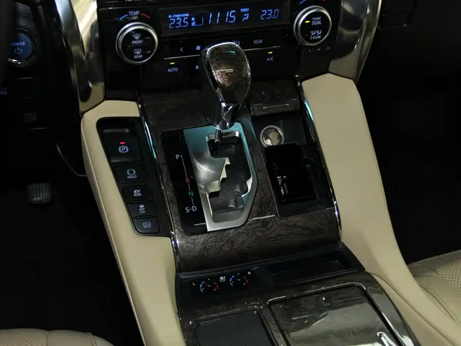 Toyota Alphard 2024 — фото 18