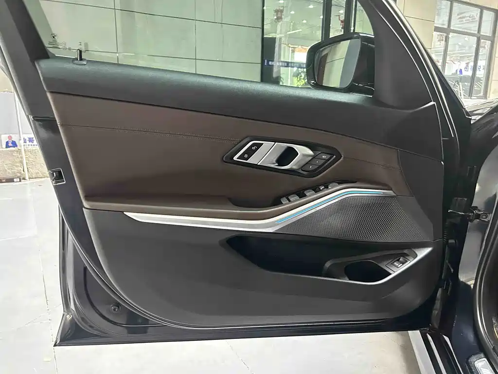 BMW 3 Series 2023 — фото 15