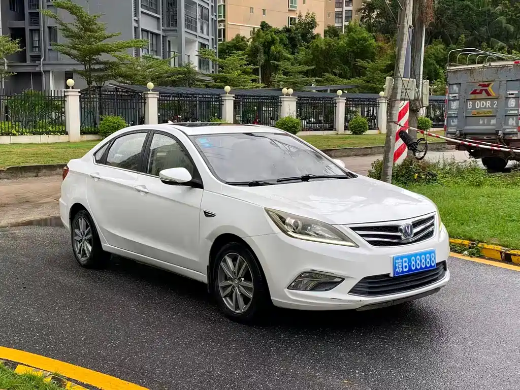 Changan Eado 2017 — фото 3