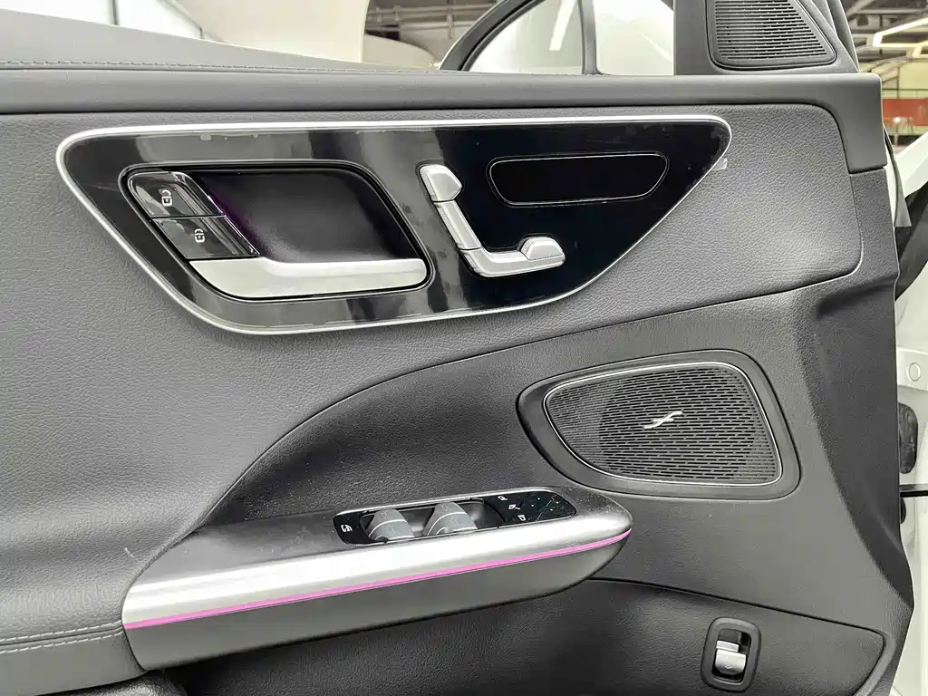 Mercedes-Benz C-Class 2024 — фото 16
