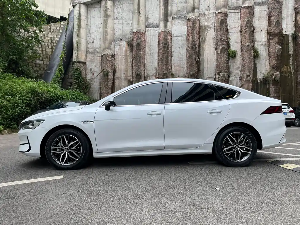 BYD Qin PLUS 2022 — фото 4