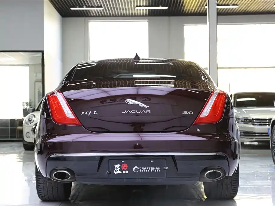 Jaguar XJ 2019 — фото 21