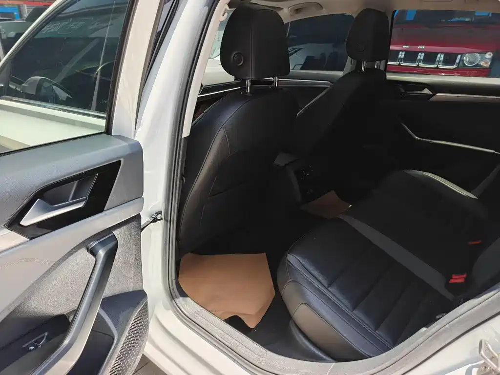 Volkswagen Sagitar 2020
