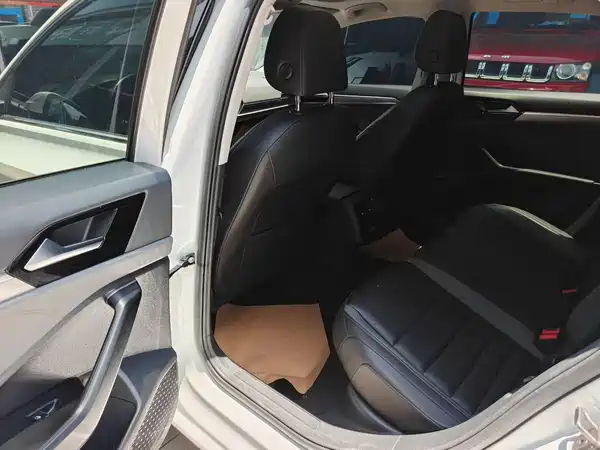Volkswagen Sagitar 2020